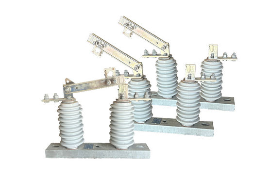 Chuyển mạch ngắt kết nối ngoài trời điện AC GW9 Series Single Phase Middle Voltage Porcelain Overhead Line